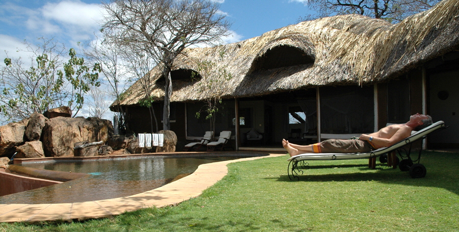 Elsa`s Kopje Meru Kenya safari , privat-Pool  am Haus 