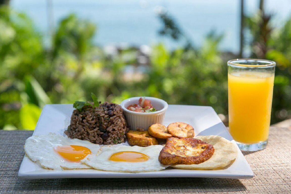 Landestypisches Fr�hst�ck   Copa de Arbol Drake bay